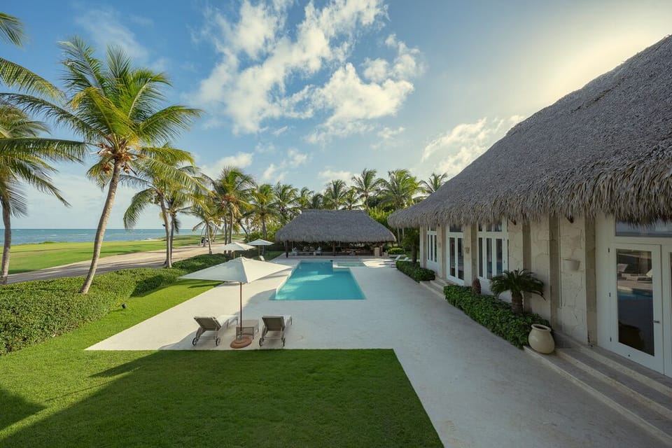 La Guappa - ocean front luxury villa with full staff in golf and beach resort (7081)