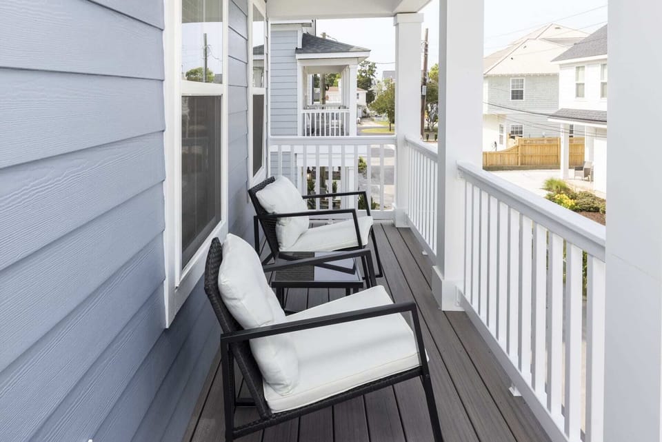 2nd floor balcony 