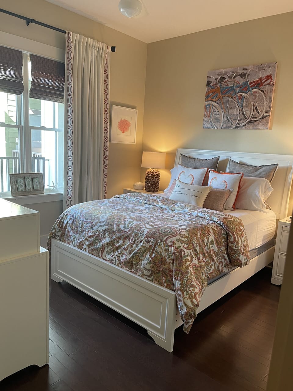 Queen bedroom with shared bath with 4 bunk room