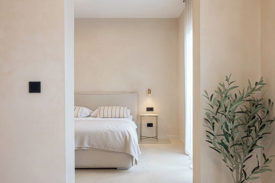 Superior Room | Minibar, in-room safe, blackout drapes, soundproofing