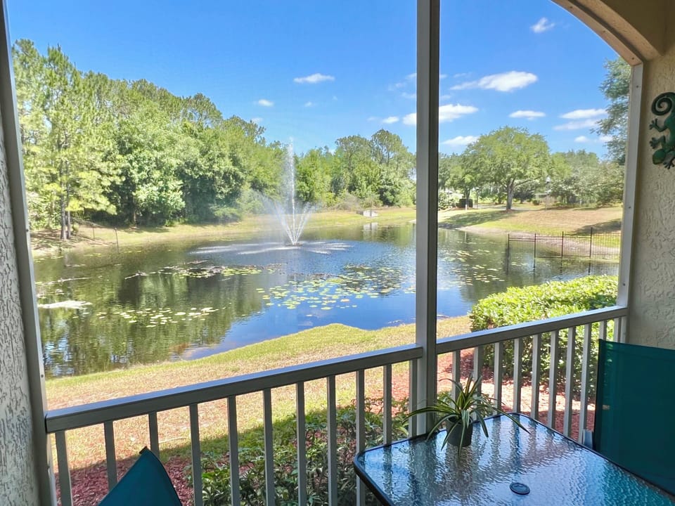 Lake and Fountain Views! 