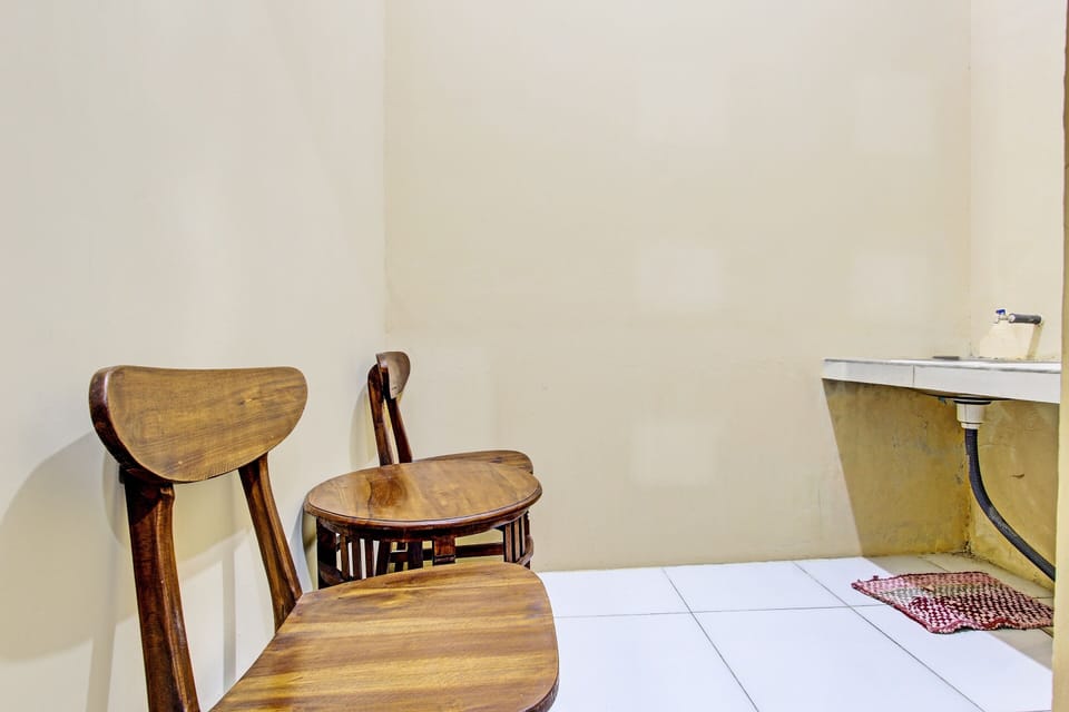 Standard Double Room | Laptop workspace, bed sheets