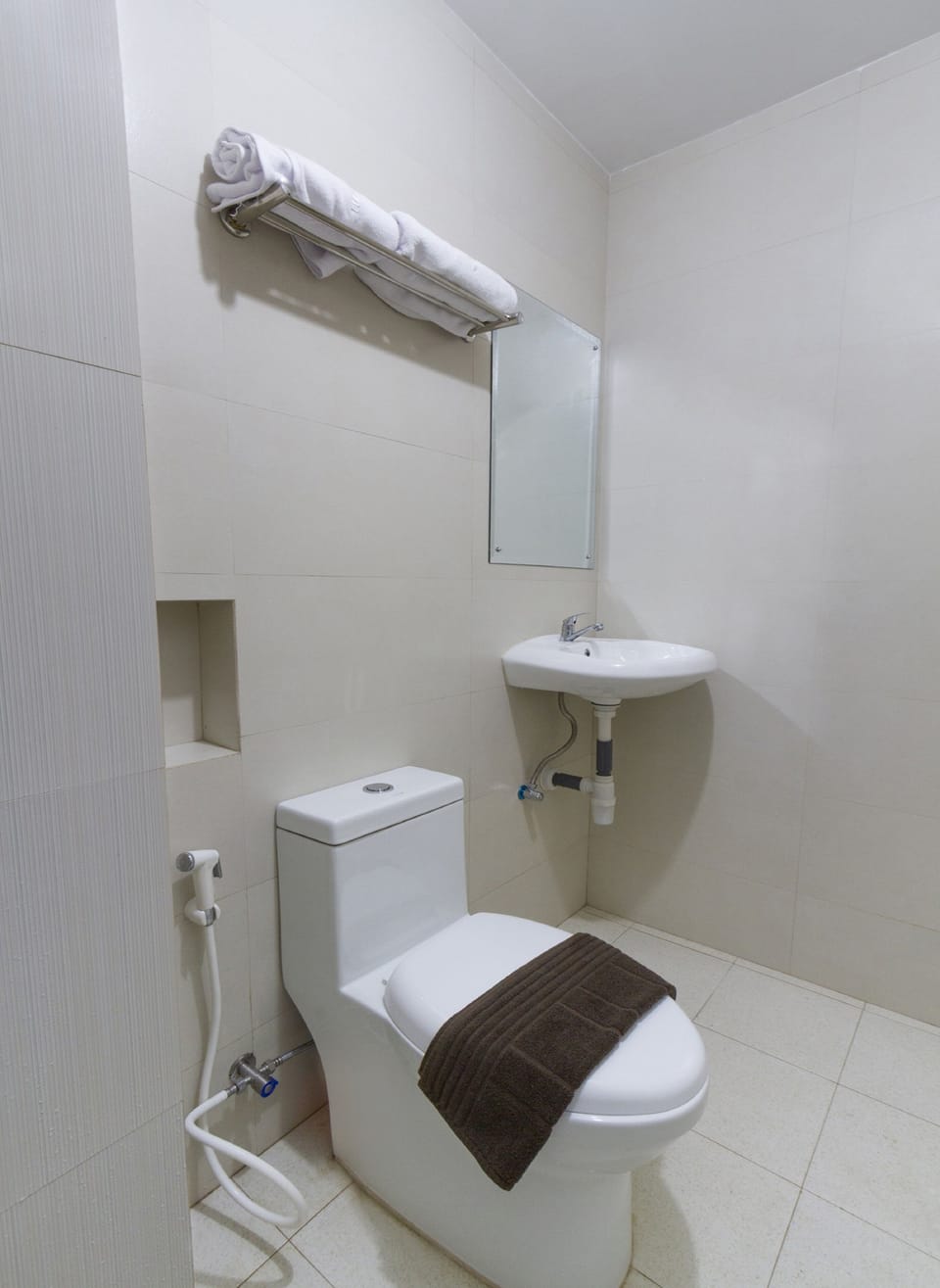 Deluxe Double Room | Bathroom | Shower, towels, toilet paper