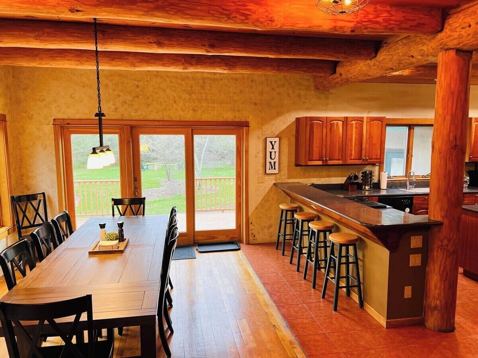 Large fully stocked kitchen/dining area

