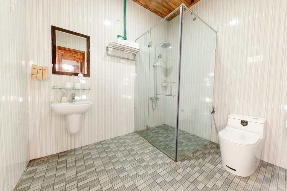 Standard Bungalow | Bathroom