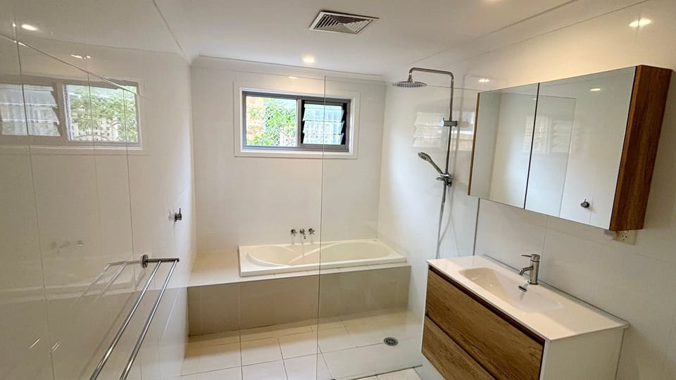 Main bathroom. 