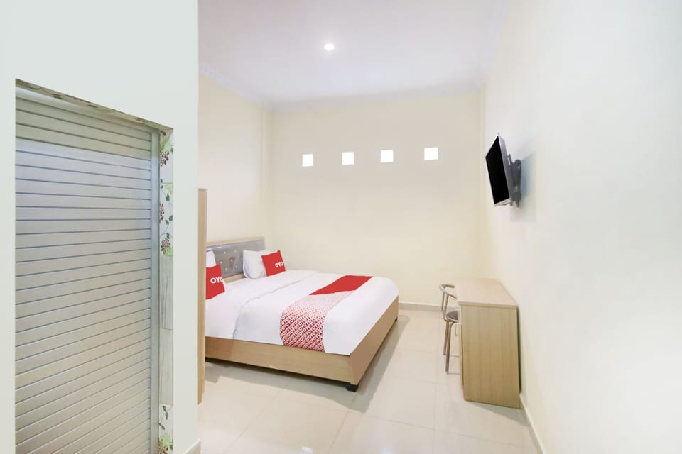 Deluxe Double Room | Desk, WiFi (free), bed sheets