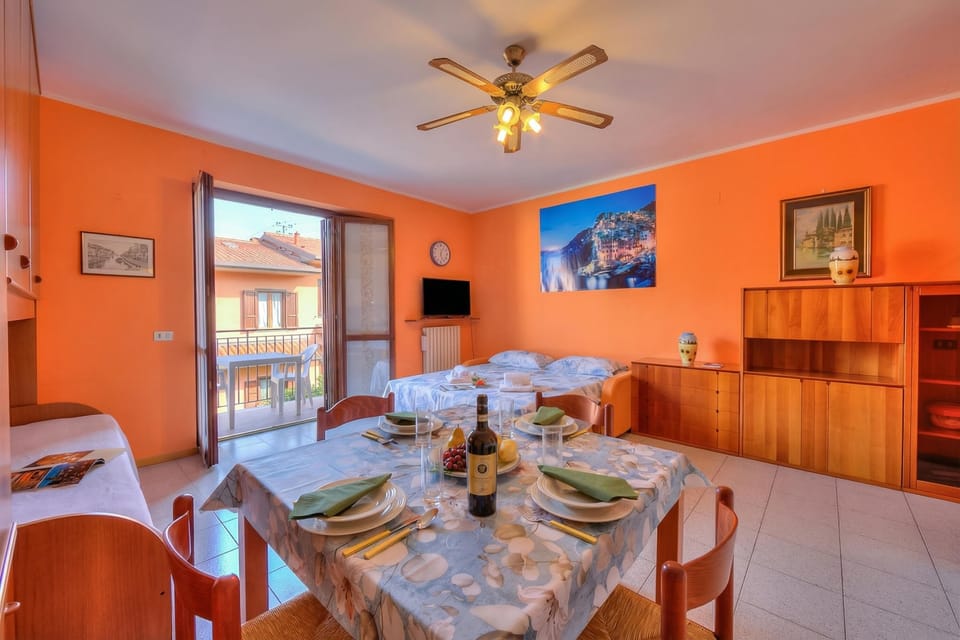 Family Studio, Balcony (Peter's Cozy Studio-Balcony+Free) | Dining