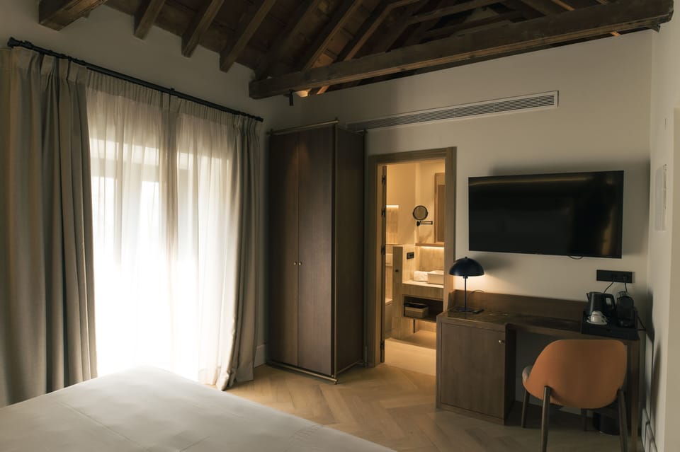 Superior Double or Twin Room | Bathroom | Eco-friendly toiletries, hair dryer, slippers, towels