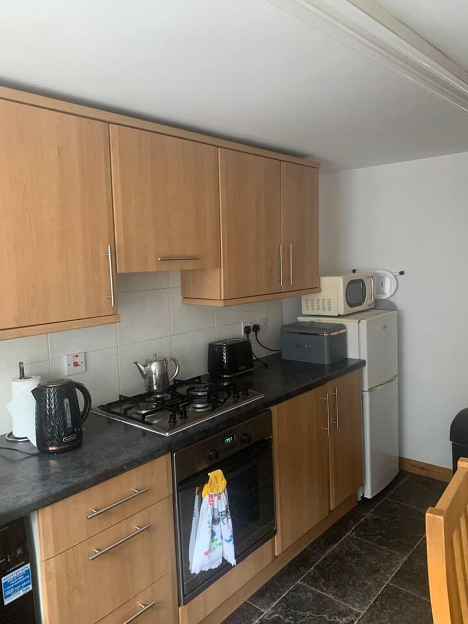 House | Private kitchen | Fridge, microwave, oven, stovetop