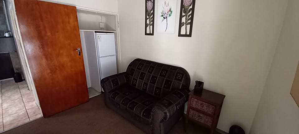 Family Room | Living area | 32-inch LED TV with satellite channels, TV