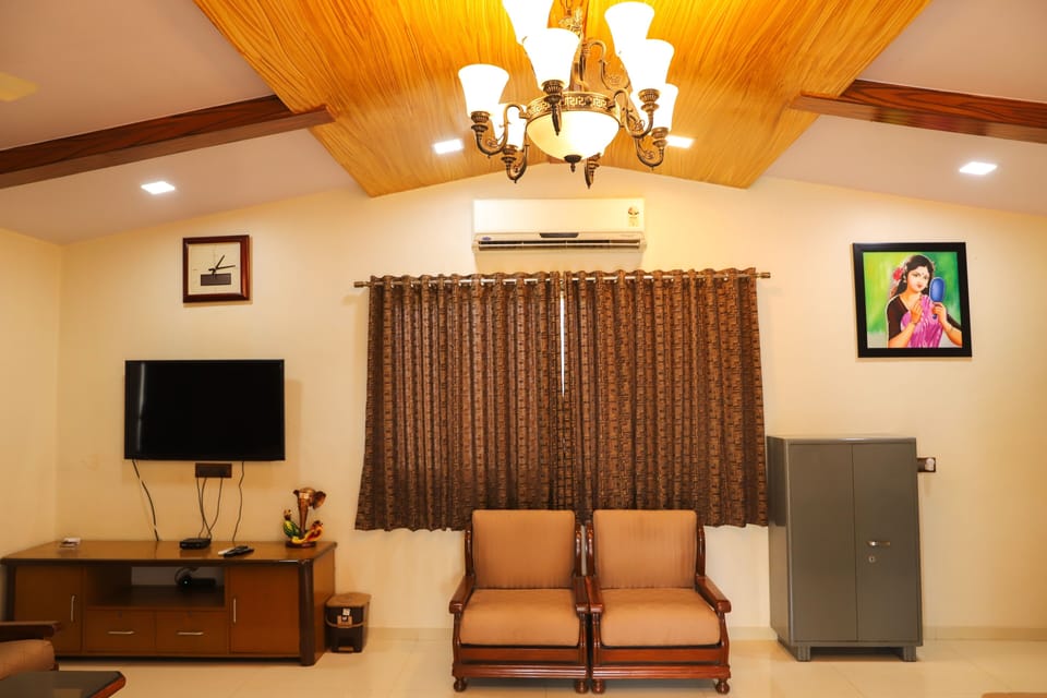 Family Room | Minibar, individually decorated, individually furnished, desk