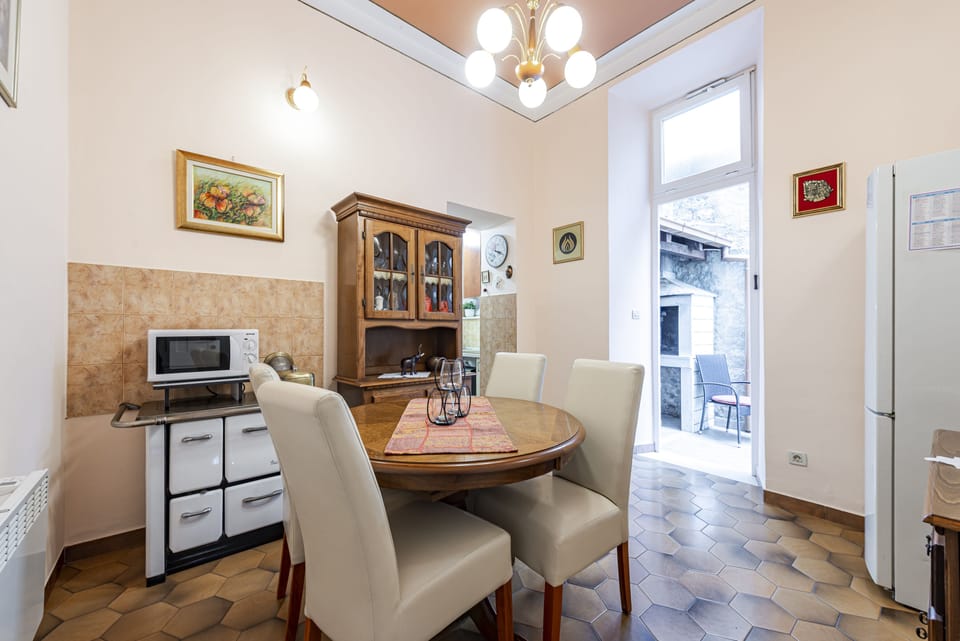 DINNING ROOM