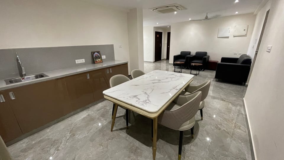 Signature Apartment, 3 Bedrooms | Dining room