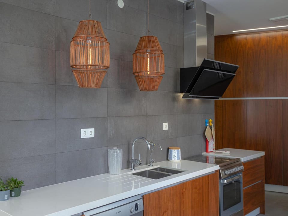 House | 5 bedrooms, soundproofing, Internet