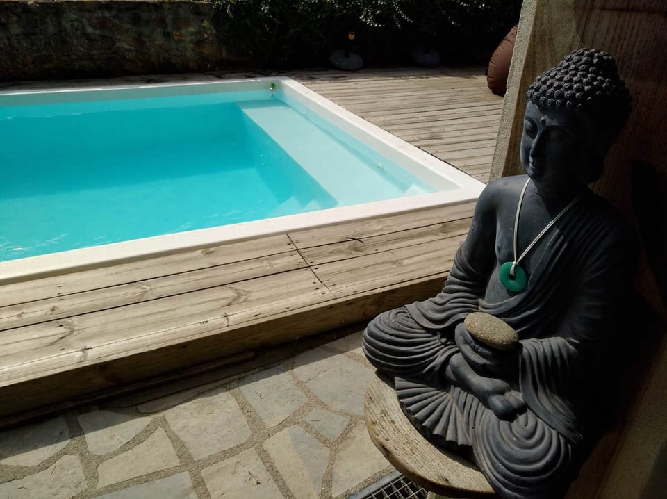 Les terrasses, gîtes en Cévennes, la piscine