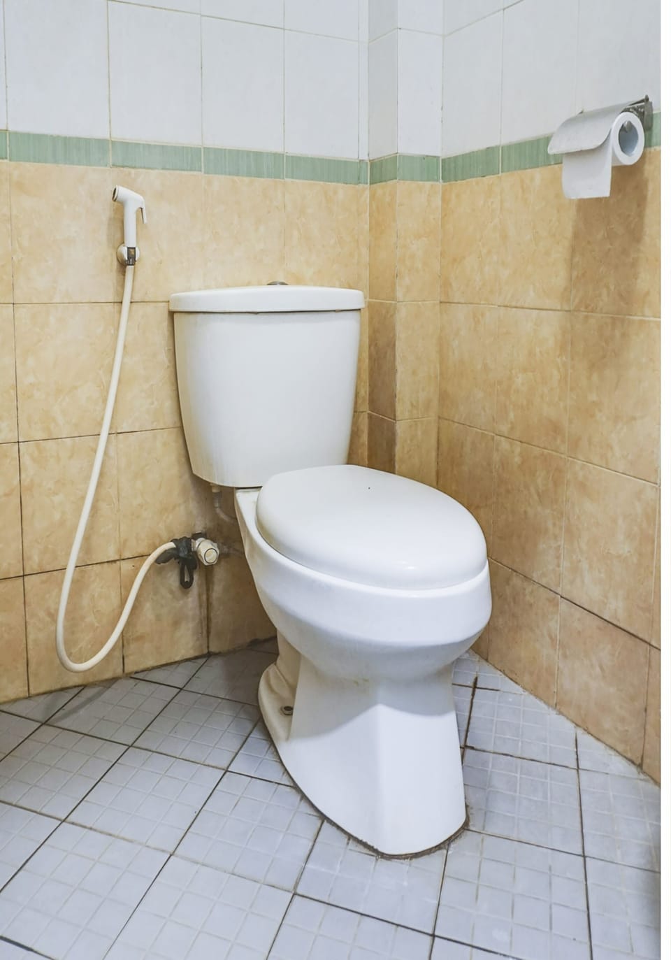 Standard Double Room | Bathroom | Shower, rainfall showerhead, free toiletries, towels