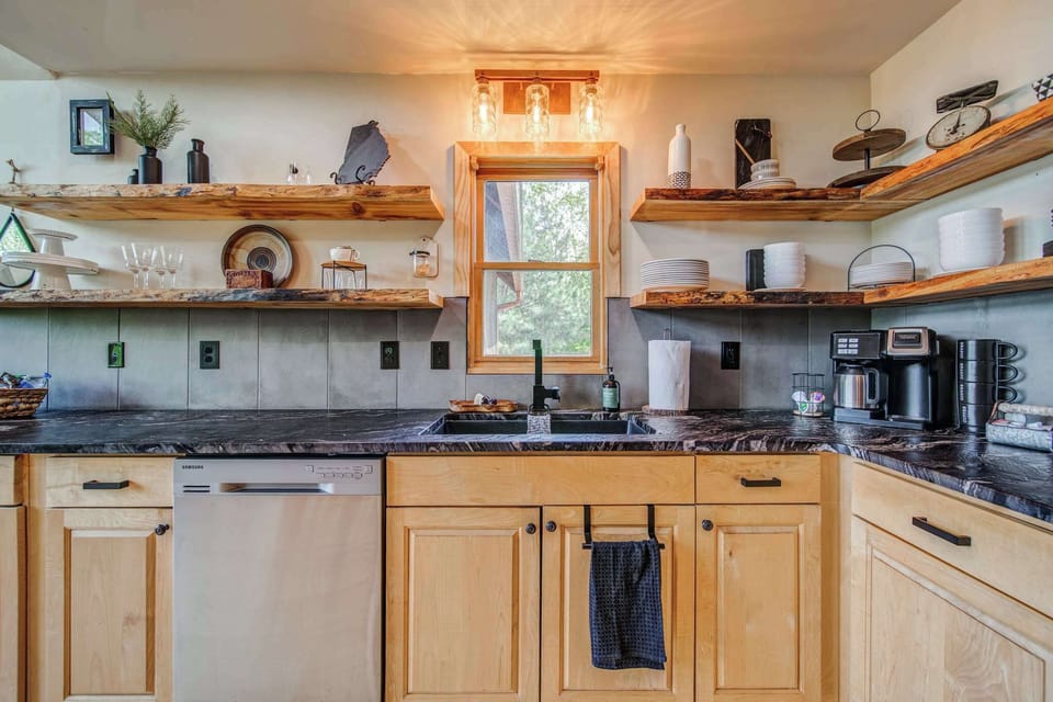 Cabin, Multiple Beds, Hot Tub, Mountain View (Four Bear Hideaway) | Private kitchen | Fridge, microwave, oven, stovetop
