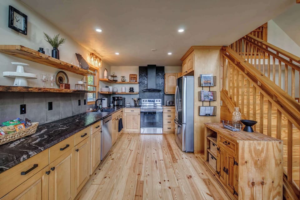 Cabin, Multiple Beds, Hot Tub, Mountain View (Four Bear Hideaway) | Private kitchen | Fridge, microwave, oven, stovetop