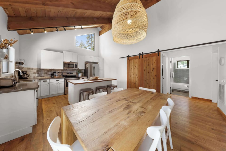 House, Multiple Beds, Patio, Mountain View (Bright & Modern Cabin) | Private kitchen | Coffee/tea maker, fridge, microwave, oven