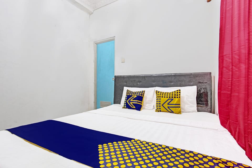 Double Room | Laptop workspace, WiFi (free), bed sheets
