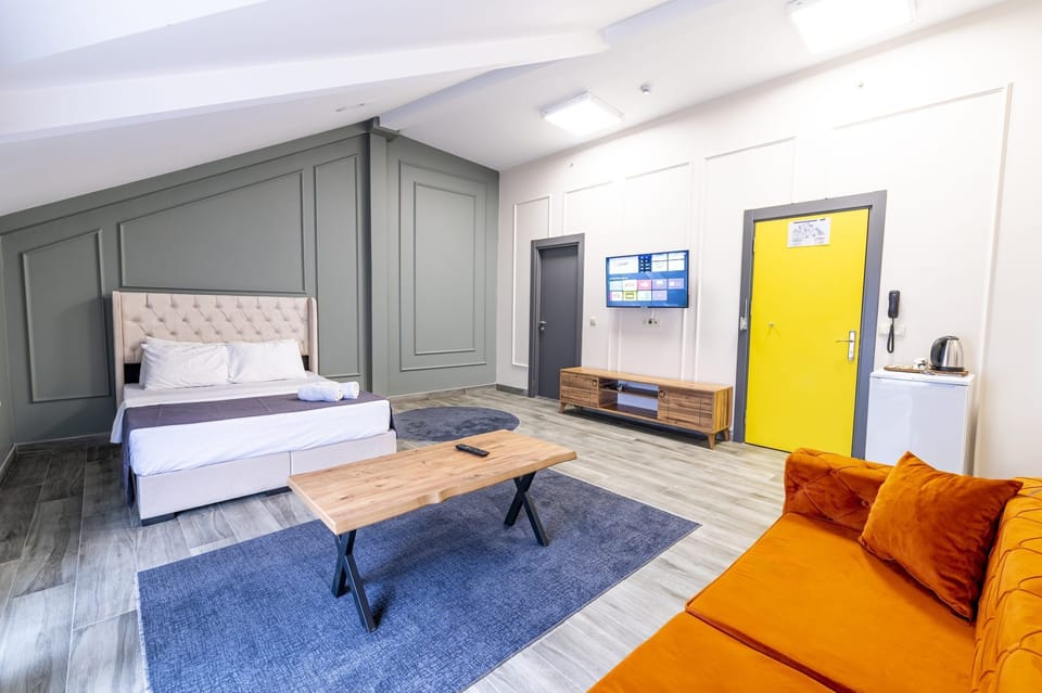 Egyptian cotton sheets, premium bedding, minibar, laptop workspace