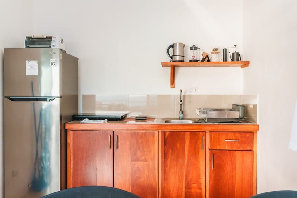 Kitchen area has the essentials you need.