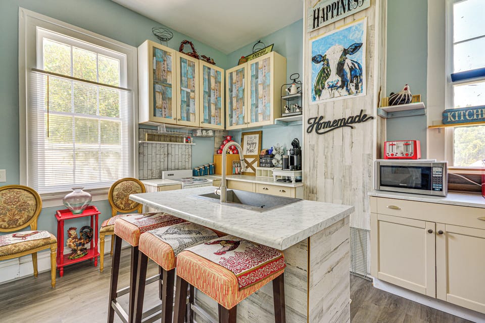 Kitchen | Keurig Coffee Maker | Breakfast Bar