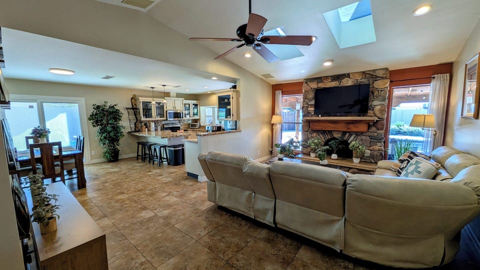 Tile and hardwood throughout the entire home. No Carpet!