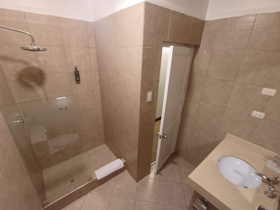 Family Double Room | Bathroom | Free toiletries, towels