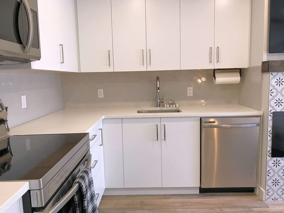 Fully stocked full-size kitchen