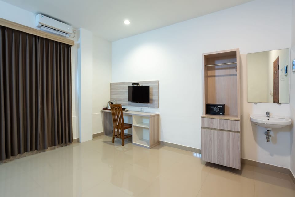 Premium Twin Room | Desk, free WiFi, bed sheets