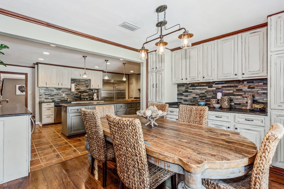 Dining area just off kitchen