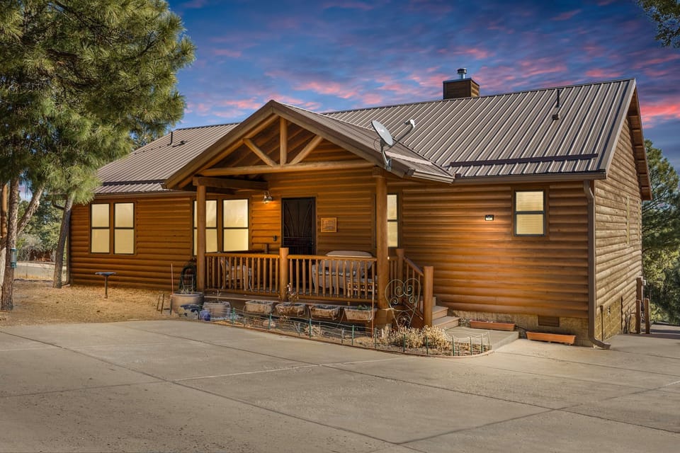 Come be our guests at our beautiful cabin.