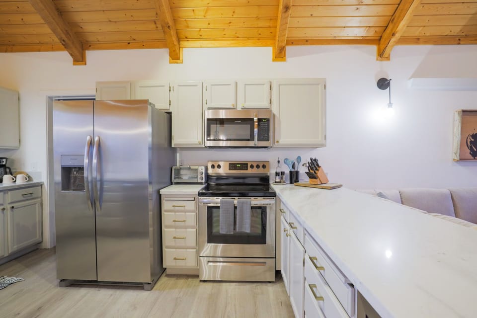 Stay in and make a meal using this well-appointed kitchen!