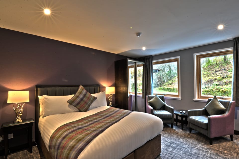 Classic Double Room, 1 Bedroom, Ensuite | In-room safe, iron/ironing board, free WiFi, bed sheets