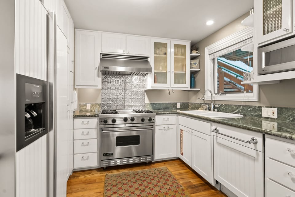 - Gourmet kitchen with stainless steel Viking stove  
- Ample counter space and elegant backsplash  
- Fully equipped for cooking mountain meals
