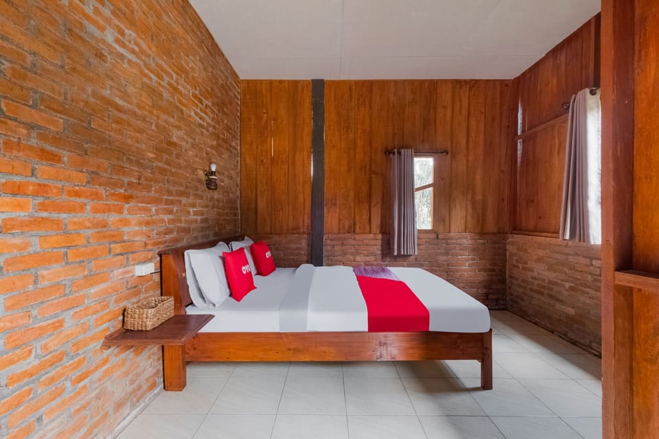Double Room | Desk, free WiFi, bed sheets