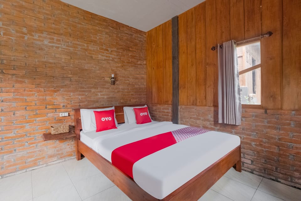 Double Room | Desk, free WiFi, bed sheets