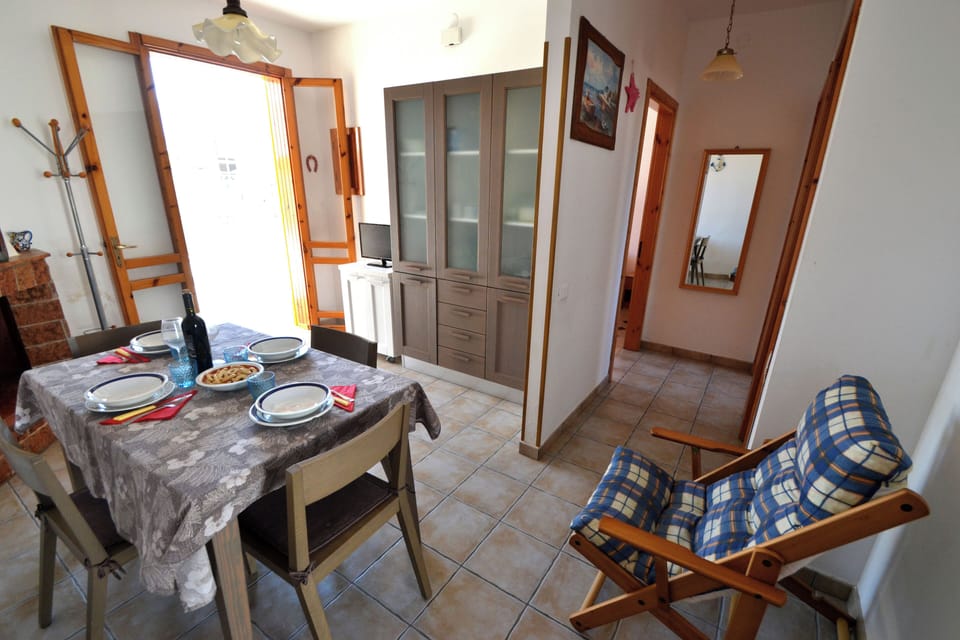Apartment, 2 Bedrooms, Smoking | Dining room