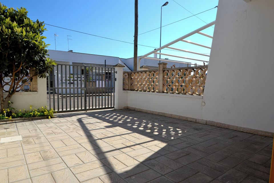 Apartment, 2 Bedrooms, Smoking | Property grounds