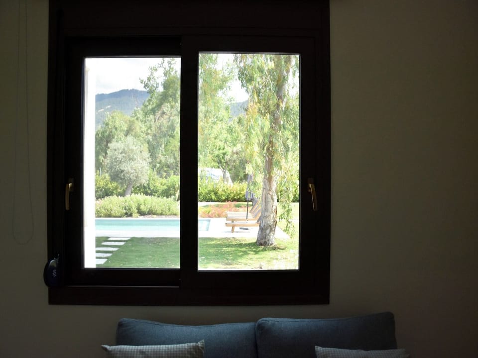 Villa, 6 Bedrooms, Private Pool, Garden View | Living room