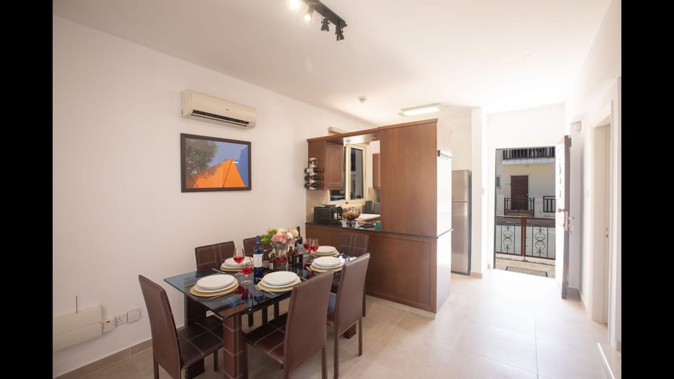 Villa, 2 Bedrooms, Private Pool, Garden View | Dining