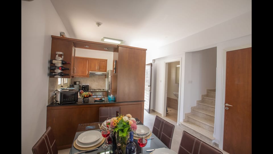 Villa, 2 Bedrooms, Private Pool, Garden View | Dining