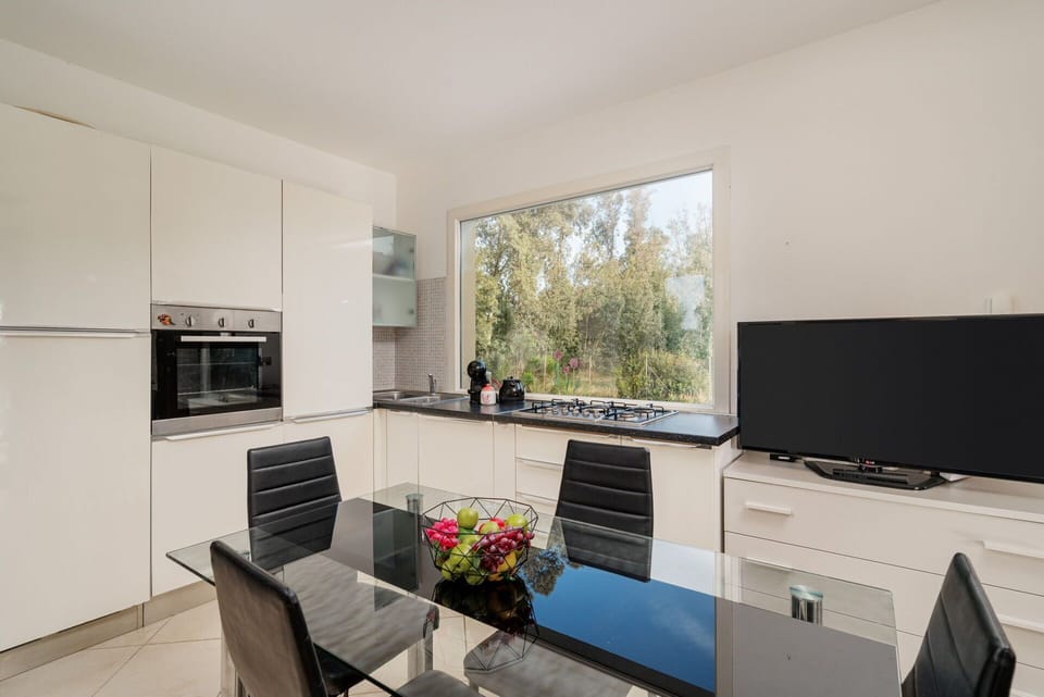 Dining Room, Kitchen