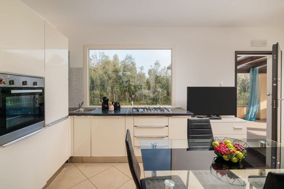 Dining Room, Kitchen