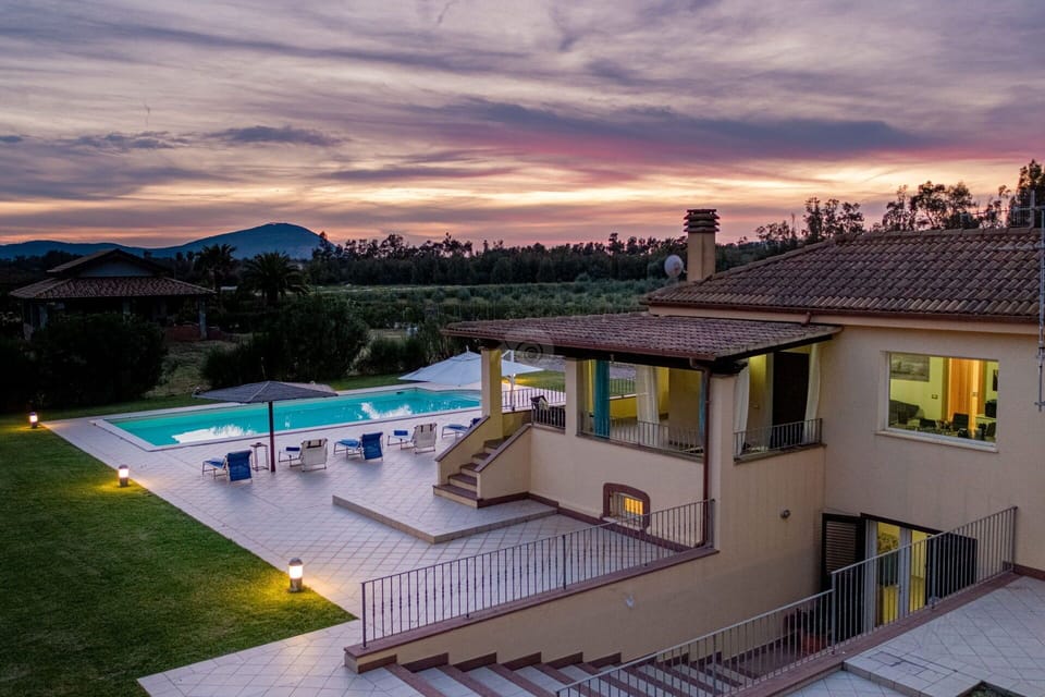 Building Exterior, Pool