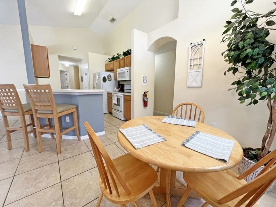 Villa, 4 Bedrooms | Dining