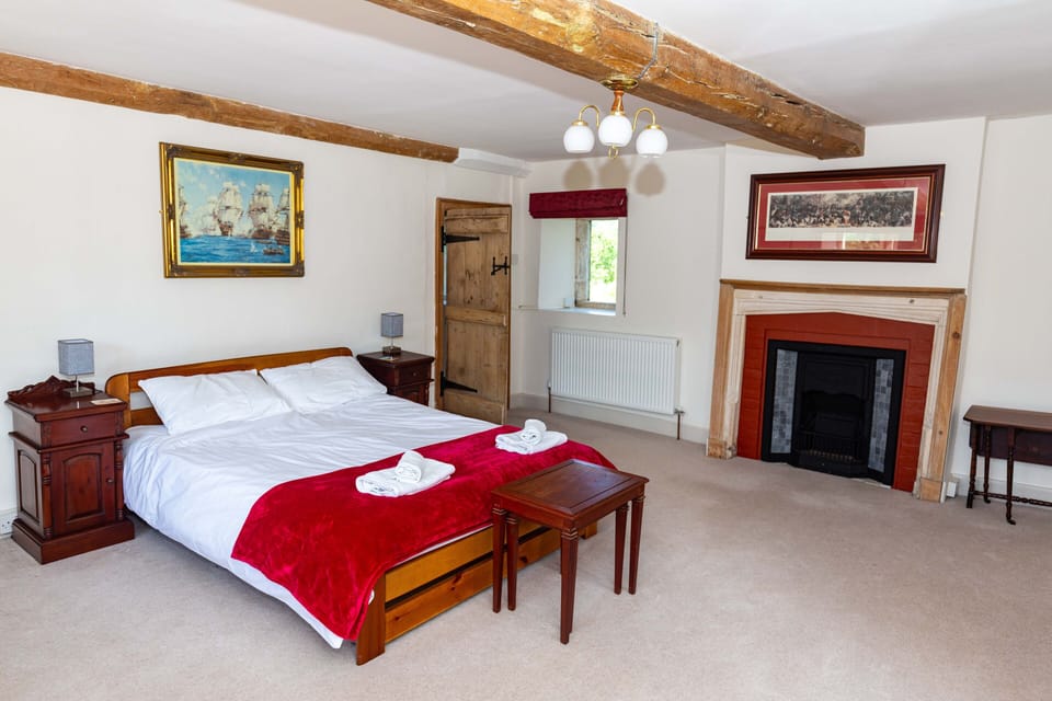 Large en suite master bedroom