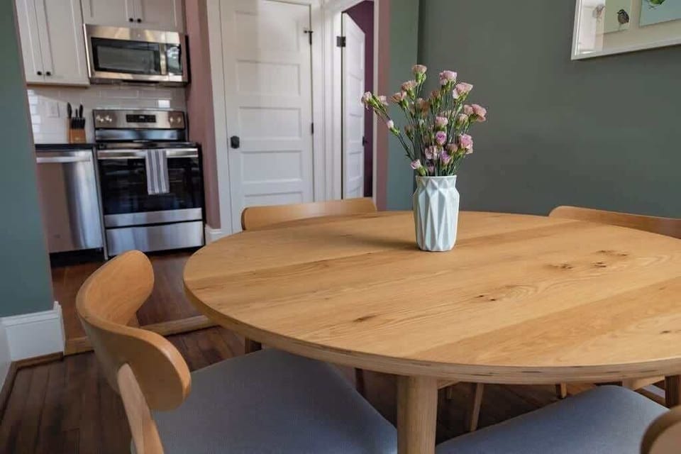 C suite breakfast nook